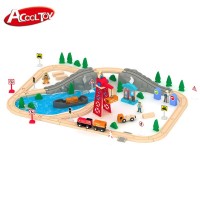 Set trenulet din lemn Port Cargo Express Rail Train - 80 piese Set trenulet din lemn Port Cargo Express Rail Train - 80 piese